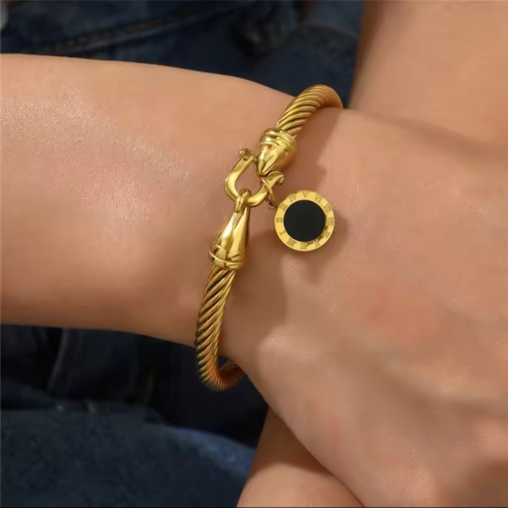 Rope Roman Digital Hang Tag  Horseshoe Buckle
18K Gold Plated 

Stainless Steel - Picture 2 of 6